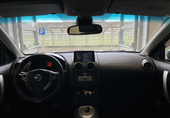 Подержанный автомобиль Nissan Qashqai 2007 года (10 фото)