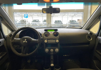 Подержанный автомобиль Mitsubishi Colt Hatchback 2007 года (10 фото)