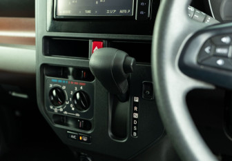 Подержанный автомобиль Toyota Tank 2019 года (16 фото)