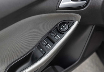 Подержанный автомобиль Ford Focus Wagon 2012 года (16 фото)