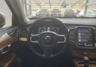 Подержанный автомобиль Volvo XC90 2017 года (11 фото)