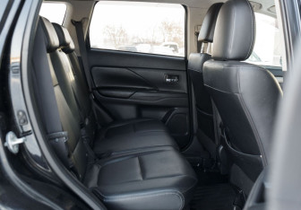 Подержанный автомобиль Mitsubishi Outlander 2013 года (21 фото)