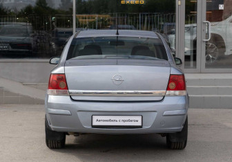 Подержанный автомобиль Opel Astra Sedan 2008 года (6 фото)
