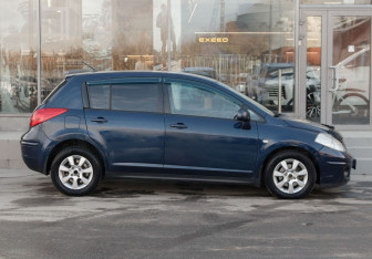 Подержанный автомобиль Nissan Tiida Hatchback 2008 года (4 фото)