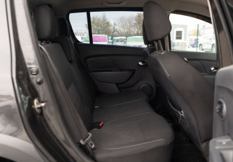 Подержанный автомобиль Renault Sandero 2017 года (18 фото)