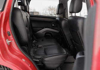 Подержанный автомобиль Mitsubishi Outlander 2007 года (18 фото)