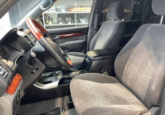 Подержанный автомобиль Toyota Land Cruiser Prado 2007 года (7 фото)