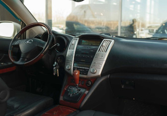 Подержанный автомобиль Lexus RX 2003 года (10 фото)