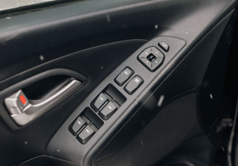 Подержанный автомобиль Hyundai ix35 2012 года (16 фото)