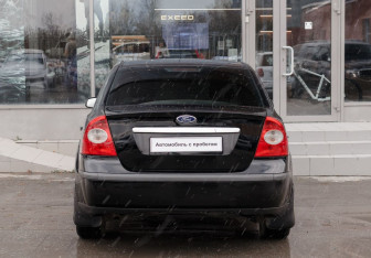 Подержанный автомобиль Ford Focus Sedan 2007 года (6 фото)
