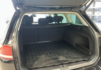 Подержанный автомобиль Volkswagen Passat Wagon 2018 года (10 фото)