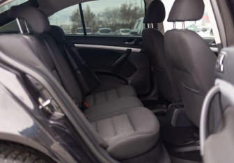 Подержанный автомобиль Skoda Octavia Liftback 2011 года (17 фото)
