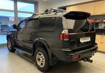 Подержанный автомобиль Mitsubishi Pajero Sport 2006 года (5 фото)