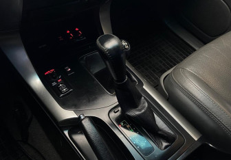 Подержанный автомобиль Toyota Land Cruiser Prado 2005 года (14 фото)