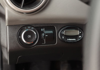 Подержанный автомобиль Chevrolet Aveo Sedan 2013 года (17 фото)