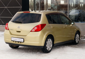 Подержанный автомобиль Nissan Tiida Hatchback 2005 года (5 фото)
