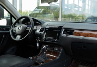 Подержанный автомобиль Volkswagen Touareg 2013 года (10 фото)