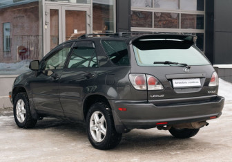 Подержанный автомобиль Lexus RX 2002 года (7 фото)