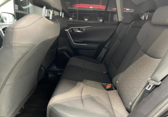 Подержанный автомобиль Toyota RAV4 2019 года (13 фото)