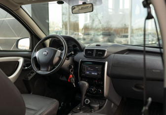 Подержанный автомобиль Nissan Terrano 2016 года (10 фото)