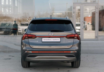 Подержанный автомобиль Hyundai Santa Fe 2021 года (6 фото)