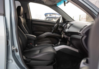 Подержанный автомобиль Mitsubishi Outlander 2006 года (18 фото)