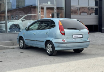 Подержанный автомобиль Nissan Tino 1999 года (7 фото)