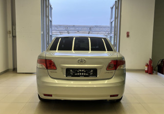 Подержанный автомобиль Toyota Avensis Sedan 2009 года (5 фото)