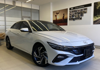 Подержанный автомобиль Hyundai Elantra Sedan 2023 года (3 фото)