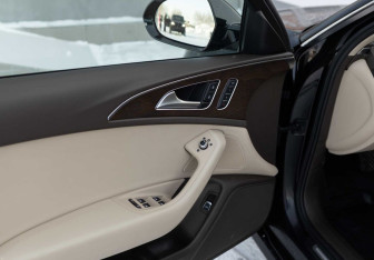 Подержанный автомобиль Audi A6 Sedan 2015 года (18 фото)