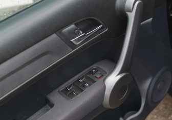 Подержанный автомобиль Honda CR-V 2008 года (17 фото)