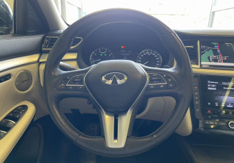 Подержанный автомобиль Infiniti QX50 2021 года (11 фото)
