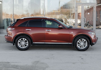 Подержанный автомобиль Infiniti FX 2008 года (4 фото)