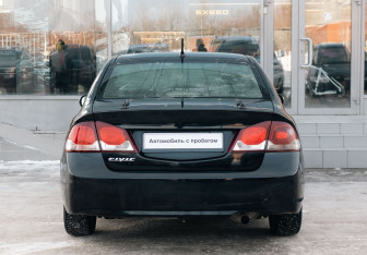 Подержанный автомобиль Honda Civic Sedan 2009 года (6 фото)