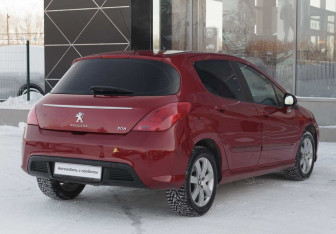 Подержанный автомобиль Peugeot 308 Hatchback 2012 года (5 фото)