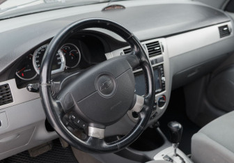 Подержанный автомобиль Chevrolet Lacetti Sedan 2008 года (11 фото)