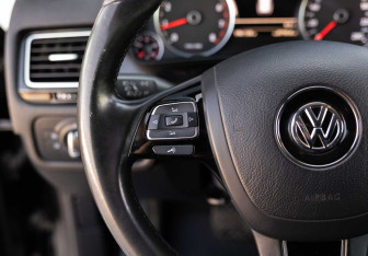 Подержанный автомобиль Volkswagen Touareg 2012 года (12 фото)
