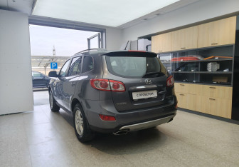 Подержанный автомобиль Hyundai Santa Fe 2012 года (6 фото)