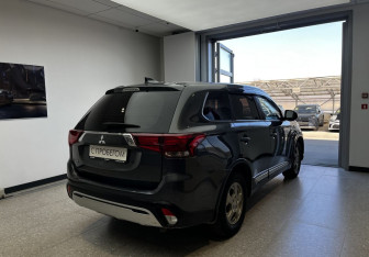 Подержанный автомобиль Mitsubishi Outlander 2018 года (4 фото)