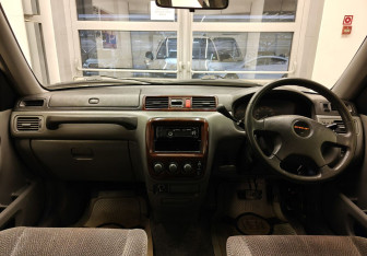 Подержанный автомобиль Honda CR-V 1997 года (9 фото)