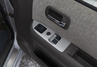 Подержанный автомобиль Honda Mobilio 2002 года (16 фото)