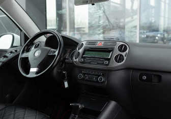 Подержанный автомобиль Volkswagen Tiguan 2010 года (10 фото)