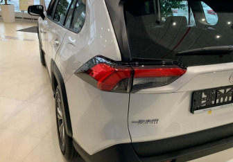 Новый Toyota RAV4 2025 (8 фото)