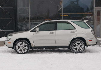 Подержанный автомобиль Lexus RX 2001 года (8 фото)