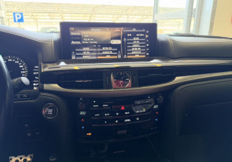 Подержанный автомобиль Lexus LX 2021 года (13 фото)