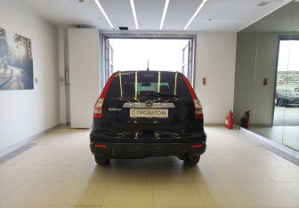 Подержанный автомобиль Honda CR-V 2007 года (5 фото)