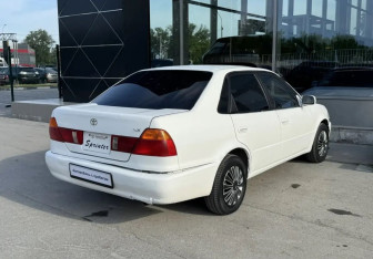 Подержанный автомобиль Toyota Sprinter Sedan 1998 года (10 фото)