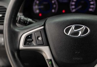 Подержанный автомобиль Hyundai Solaris Hatchback 2014 года (12 фото)