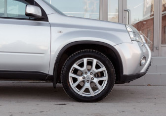 Подержанный автомобиль Nissan X-Trail 2011 года (9 фото)