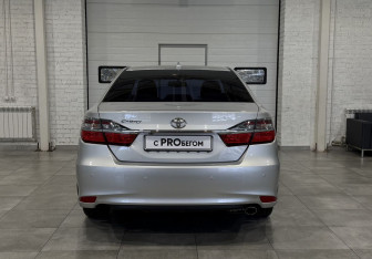 Подержанный автомобиль Toyota Camry Sedan 2017 года (6 фото)